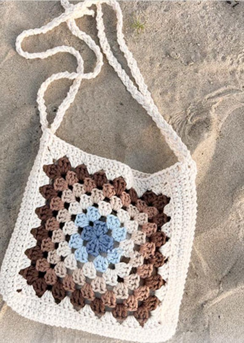 Purse CROCHET PATTERN - Easy Granny Square Purse Bag Pattern - Worsted Yarn - Instant PDF Download - Vintage Crochet Summer Bag Pattern image 3