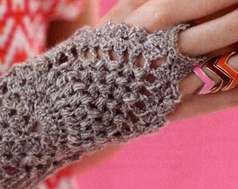 Lace Fingerless Gloves CROCHET PATTERN - Crochet Wristers  - Fingering Yarn/Instant PDF Download/Vintage Pattern/Wristwarmers Mittens