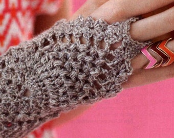 Lace Wristers Fingerless Gloves CROCHET PATTERN Fingering Yarn/Instant PDF Download/Vintage Pattern/Wristwarmers Mittens