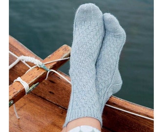 Easy Beginner Socks KNITTING PATTERN Two Straight Needles Only Fingering Yarn Sizes S, M- Instant PDF Download - Vintage Knit Socks Pattern