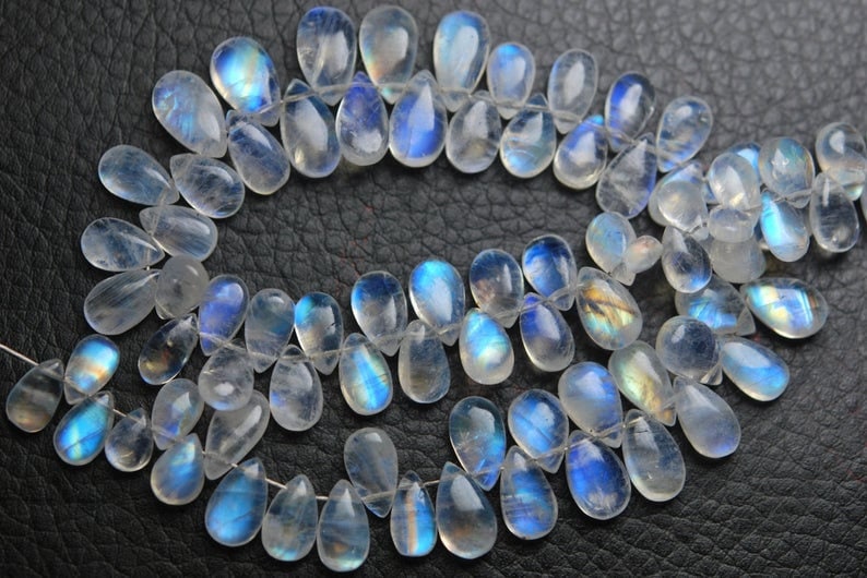 7 inch streng, superfijnste, superzeldzame, blauwe flitsende regenboog maansteen gladde peervorm brioletten, formaat 8-9 mm,
