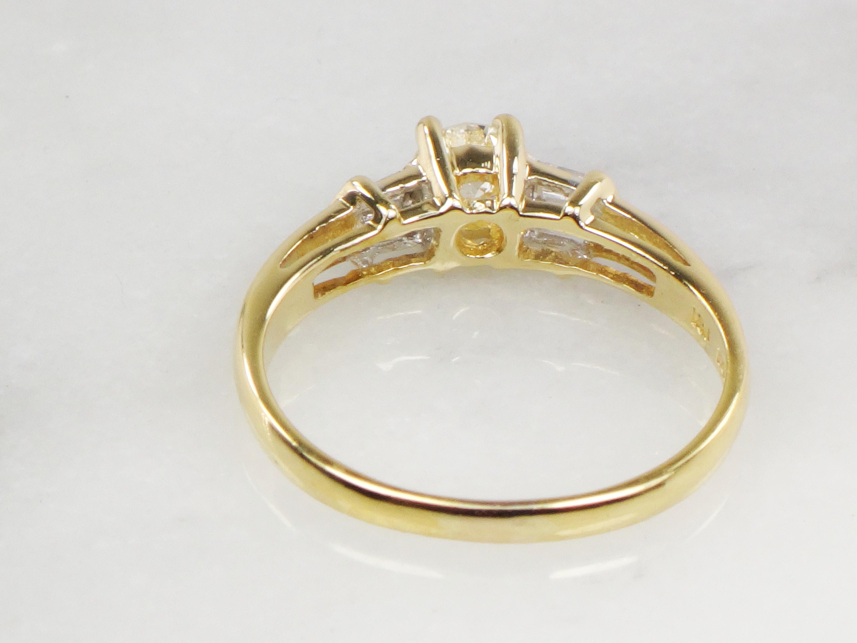 Vintage 18k Diamond Engagement Ring Round Diamond Ring With | Etsy