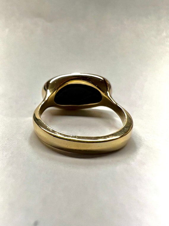 14k Yellow Gold Oval Ring Vintage Black Onyx Carv… - image 5