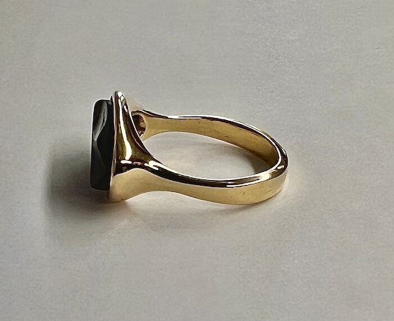 14k Yellow Gold Oval Ring Vintage Black Onyx Carv… - image 4
