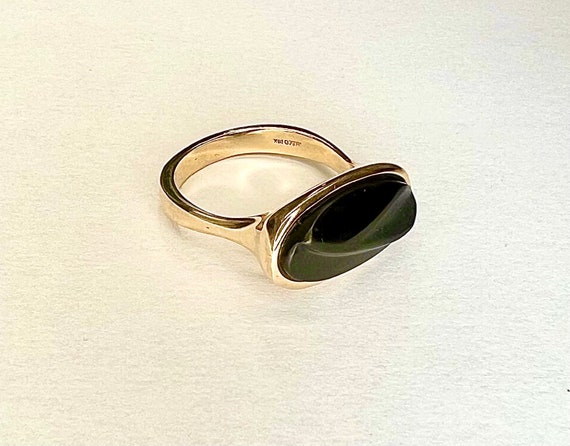 14k Yellow Gold Oval Ring Vintage Black Onyx Carv… - image 2
