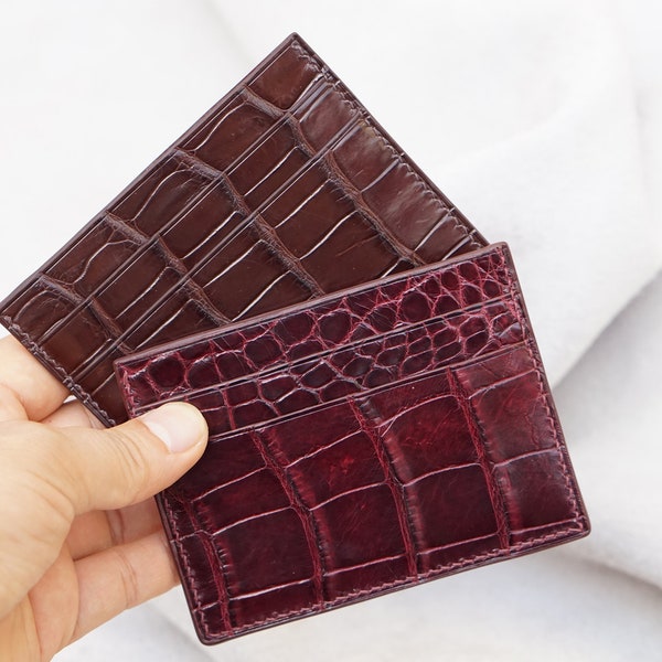 Porte-cartes de crédit en alligator fait à la main. Porte-cartes en cuir de qualité supérieure. Portefeuille en cuir d'alligator véritable. Portefeuille en cuir minimaliste.