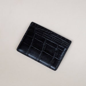 Carteira artesanal para cartão de crédito Alligator. Porta-cartões de couro premium. Carteira em couro de jacaré preta. Carteira de couro minimalista.