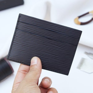 Carteira para cartão de crédito em couro Epi preto. Porta-cartões de couro feito à mão. Capa para cartão de crédito em couro de bezerro. Carteira minimalista de couro para cartões