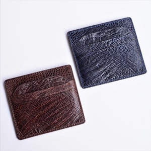 Tarjetero de crédito de avestruz hecho a mano. Tarjetero de piel de primera calidad. Tarjetero de piel de avestruz marrón. Cartera de piel minimalista.