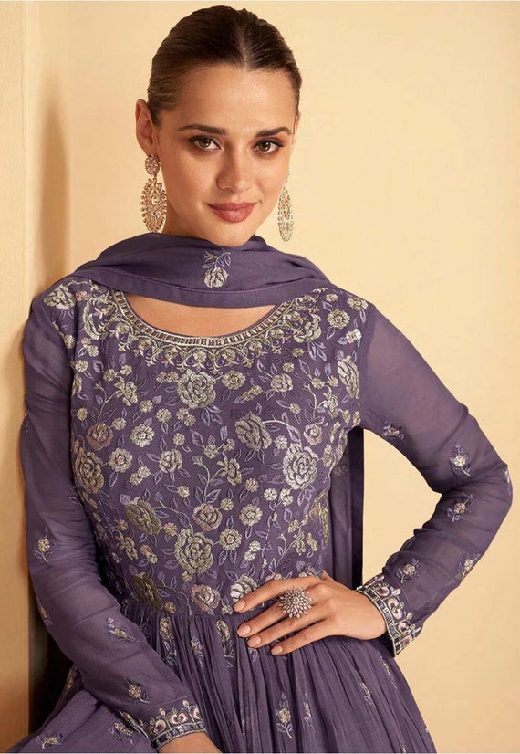 Pin by SanRoze Forever🤍 on Girls Beauty ❤️ | Stylish dress book, Pakistani  fashion party wear, Pakistani fancy dresses
