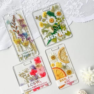 Insigne en résine pour support de badge personnalisé, cadeau de vraies fleurs pressées pour infirmière infirmière autorisée, bSN, cNO, cadeau d'étiquettes d'identification personnalisées MA pour professionnel de la santé