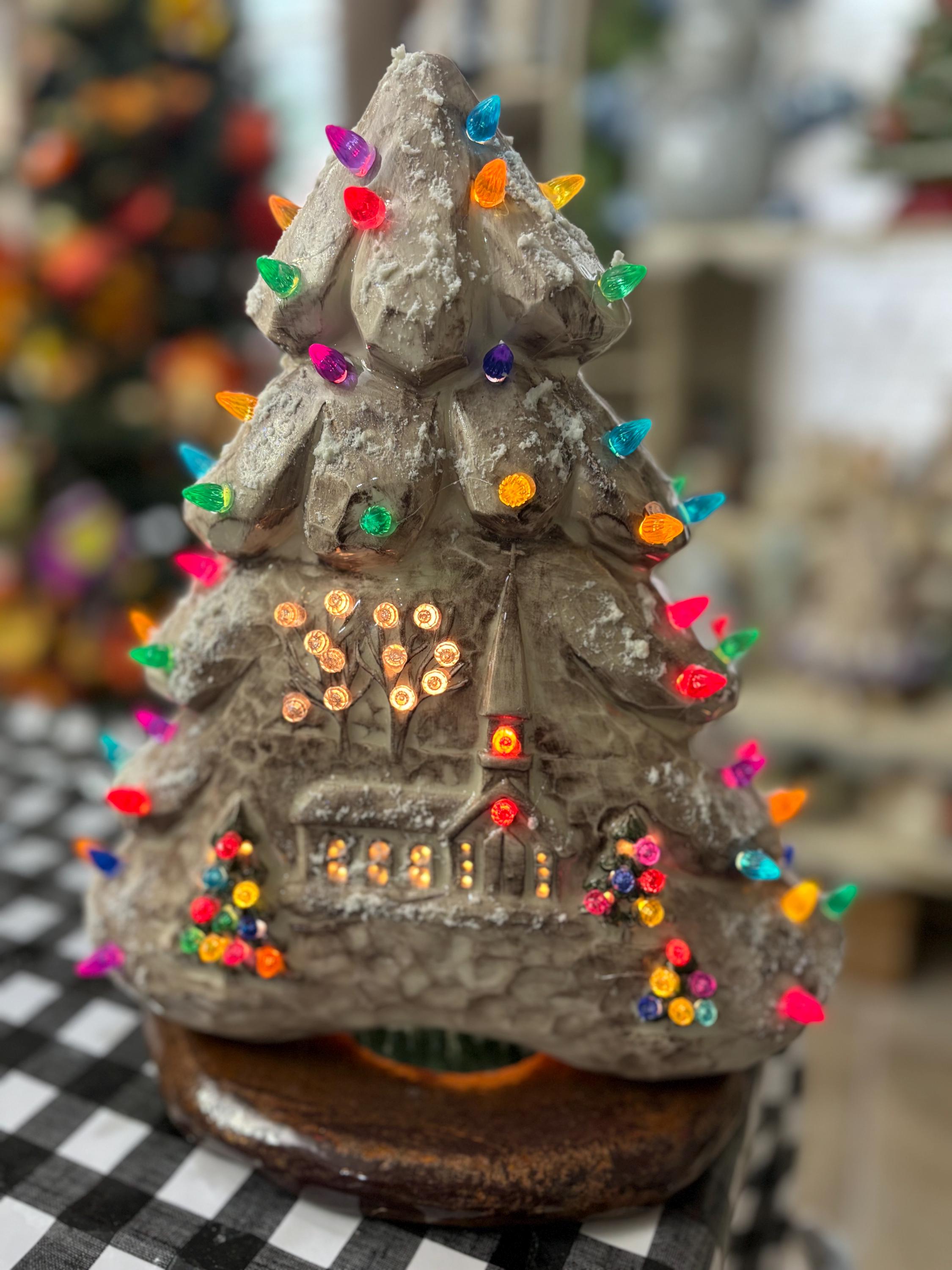 ❤️セメント細工　教会　キリスト教　クリスマスツリー　サンタクロース✨❤️ Handmade Ceramic Christmas Tree with Church Scene Light Up Holiday