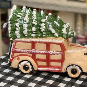 Station Wagon di Willy in ceramica fatta a mano con albero