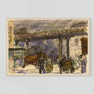 Könnte beinhalten: Ein gerahmtes Aquarellgemälde zeigt eine Straßenszene mit Figuren und einer überdachten Struktur. Das Kunstwerk weist gedämpfte Töne von Braun, Lila und Beige auf, mit einem hellen Holzrahmen. Das Gemälde hängt über einem braunen Ledersofa.