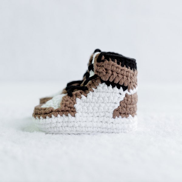 Crochet Baby Sneakers Mocha - Crochet Baby Shoes - Crochet Booties - Baby Shower Gift