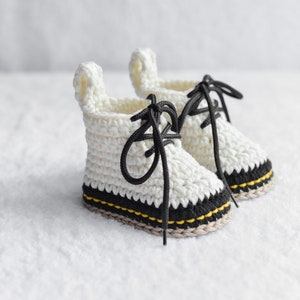 Cream color Crochet Baby Booties - Baby Shower Gift - Newborn Booties