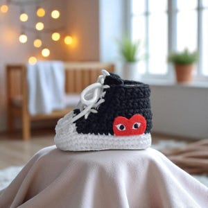 Gehäkelte Baby Booties - Schwarze Baby Booties - Baby Shower Geschenk - Neugeborene Booties
