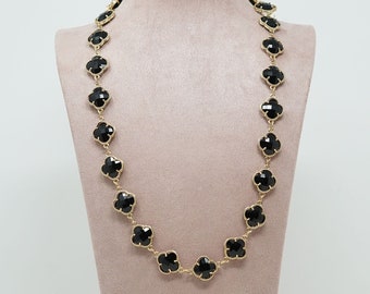 Black quatrefoils necklace
