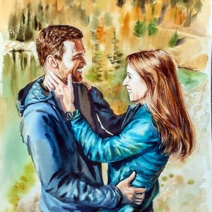 K&ouml;nnte beinhalten: Ein Aquarellgem&auml;lde, das zwei Personen zeigt, die einander gegen&uuml;berstehen. Eine Person tr&auml;gt eine blaue Kapuzenjacke, die andere eine leuchtend blaue Jacke. Der Hintergrund zeigt eine abstrakte Waldlandschaft in warmen herbstlichen Orange- und Gr&uuml;nt&ouml;nen.