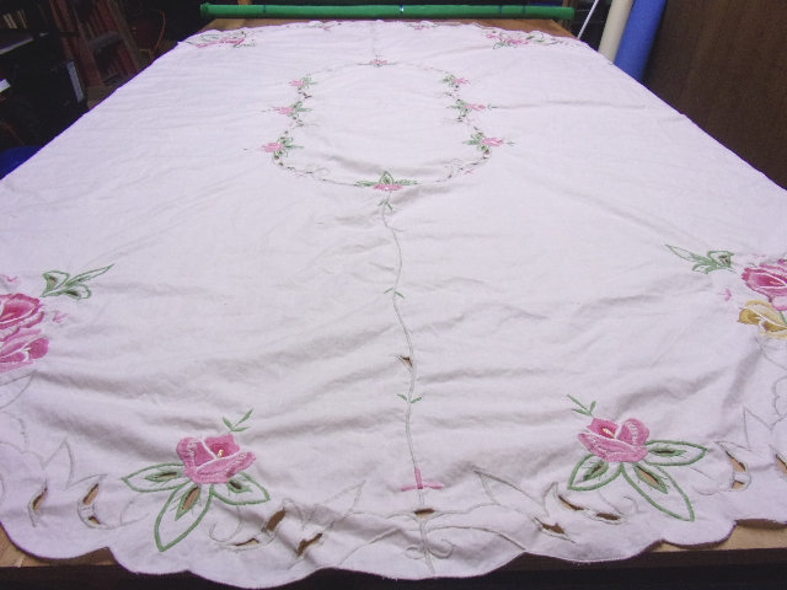 Vintage Cream Embroidered Tablecloth Rose Design Oval 80 X 62 Cotton ...