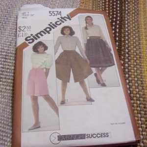 Vintage 1982 Simplicity Skirt, Culottes, Flared Shorts Pattern 5574  SZ 8 UNCUT Factory Folded Pattern