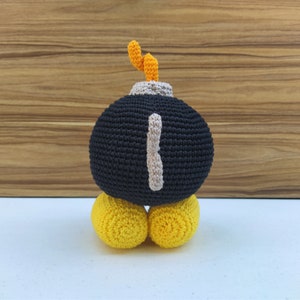 Schema Bob Omb all'uncinetto, Super Mario all'uncinetto, Bomb Mario Bros Amigurumi, Schema Mario, Mario Plus, Super Mario, Mario Bros, Mario immagine 4