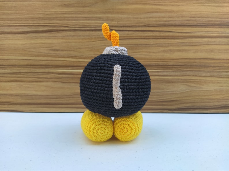 Schema Bob Omb all'uncinetto, Super Mario all'uncinetto, Bomb Mario Bros Amigurumi, Schema Mario, Mario Plus, Super Mario, Mario Bros, Mario immagine 4