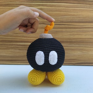 Schema Bob Omb all'uncinetto, Super Mario all'uncinetto, Bomb Mario Bros Amigurumi, Schema Mario, Mario Plus, Super Mario, Mario Bros, Mario immagine 6