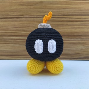 Schema Bob Omb all'uncinetto, Super Mario all'uncinetto, Bomb Mario Bros Amigurumi, Schema Mario, Mario Plus, Super Mario, Mario Bros, Mario immagine 2