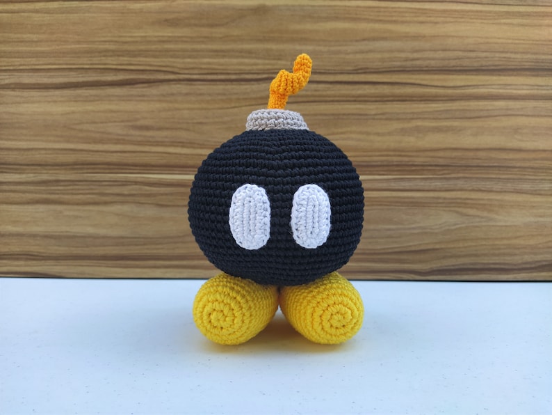 Schema Bob Omb all'uncinetto, Super Mario all'uncinetto, Bomb Mario Bros Amigurumi, Schema Mario, Mario Plus, Super Mario, Mario Bros, Mario immagine 2