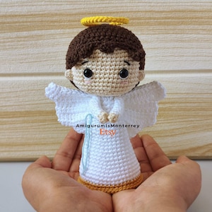 男の子の天使のかぎ針編みパターン PDF: 宗教的な編みぐるみのチュートリアル - 英語とスペイン語の説明