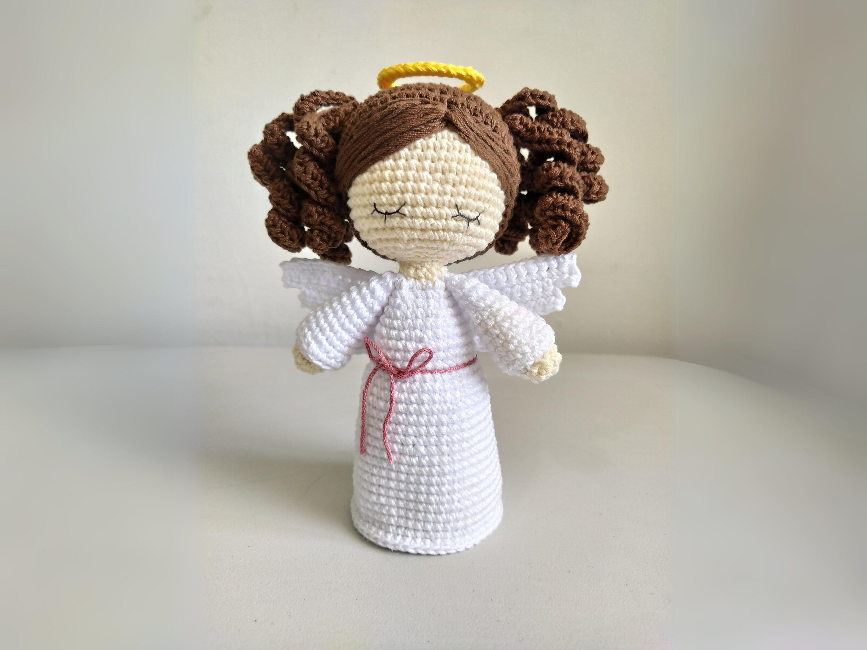 女の子の天使のかぎ針編みパターンPDF：宗教的な編みぐるみの