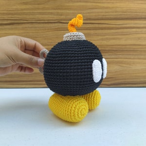 Schema Bob Omb all'uncinetto, Super Mario all'uncinetto, Bomb Mario Bros Amigurumi, Schema Mario, Mario Plus, Super Mario, Mario Bros, Mario immagine 8