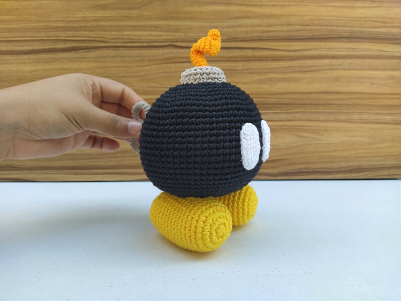 Schema Bob Omb all'uncinetto, Super Mario all'uncinetto, Bomb Mario Bros Amigurumi, Schema Mario, Mario Plus, Super Mario, Mario Bros, Mario immagine 8