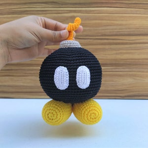 Schema Bob Omb all'uncinetto, Super Mario all'uncinetto, Bomb Mario Bros Amigurumi, Schema Mario, Mario Plus, Super Mario, Mario Bros, Mario immagine 9