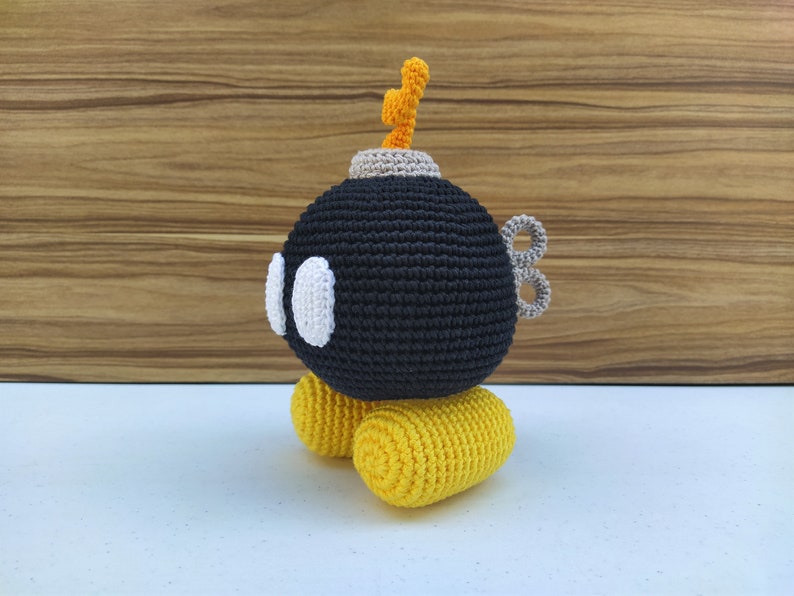 Schema Bob Omb all'uncinetto, Super Mario all'uncinetto, Bomb Mario Bros Amigurumi, Schema Mario, Mario Plus, Super Mario, Mario Bros, Mario immagine 3
