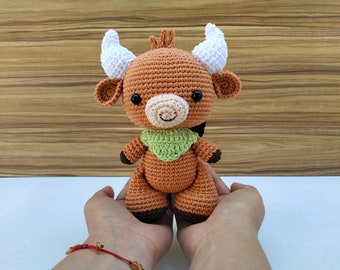 Bull Crochet Pattern PDF: Animal Amigurumi Tutorial - English & Spanish Instructions