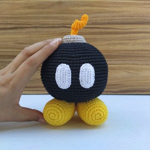 Schema Bob Omb all'uncinetto, Super Mario all'uncinetto, Bomb Mario Bros Amigurumi, Schema Mario, Mario Plus, Super Mario, Mario Bros, Mario immagine 7