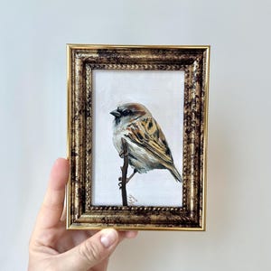 Pintura al óleo de pájaro gorrión, retrato de pájaro de un lindo gorrión, mini arte, arte lindo 3,5 x 5 pulgadas enmarcado animalístico