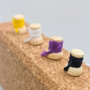 Non-binaire Pride Vlag Set van handgemaakte katoenen spoel push pins - Limited Edition