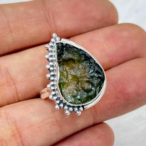 Authentieke Moldaviet zilveren ring | Echte groene edelsteen uit Tsjechië | Sterlingzilveren kristallen sieraden | Uniek cadeau voor hem of haar