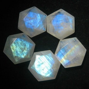 Details about   Natural White Rainbow Moonstone Triangle Shape Cabochon Loose Gemstone 7x7mm 