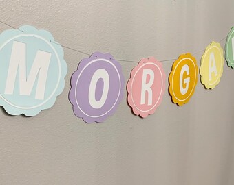 Scalloped-circle party banner