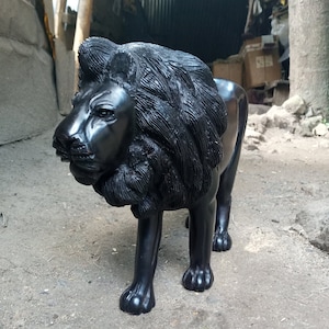 Blackwood Rosewood &quot;Lion Walking&quot; Original Kamba Coffee Table Art Kenya Africa Sculpture Cat Statue Shelf Floor Deco High Polish Original