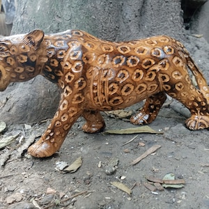 Olivewood &quot;Cheetah Stalking Hunting&quot; Original Kamba Wood Tribal Art Kenya Africa Table Shelf Sculpture Statue Living Room Hallway Decoration