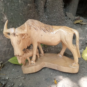 Original Eucalyptus Wildebeast Buffalo & Baby Handmade 1PC African Art Carving Table Floor Shelf Decoration Beige Or Rosewood More Woods