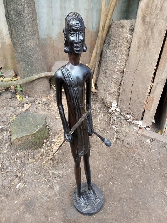 オリジナルのブラックウッドまたはローズウッド製マサイ族「槍を