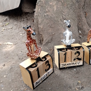 Never Ending Calendar Original Kamba Art Kenya Carved Jacaranda Wood African Animal Shelf Table Desk Sculpture Statue Nursery Office Deco