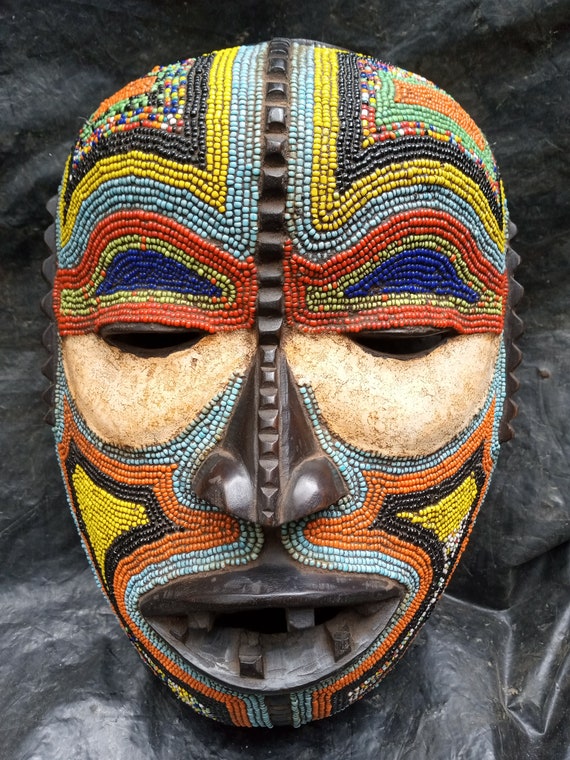 クス族のビーズマスク マルチカラー オリジナル 木彫り コンゴ