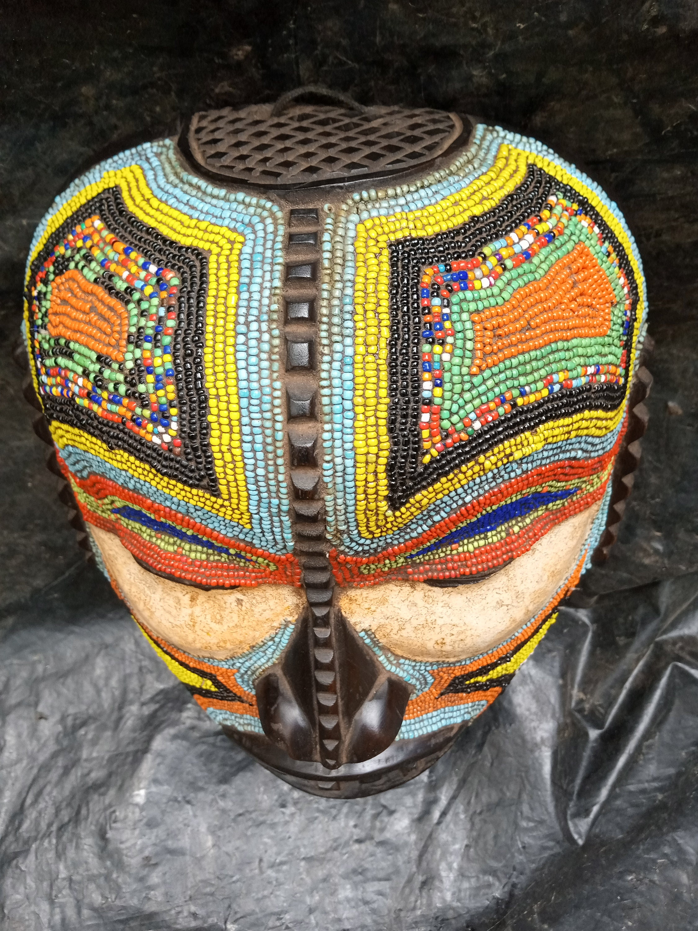クス族のビーズマスク マルチカラー オリジナル 木彫り コンゴ